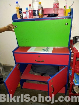 Book shelves Table